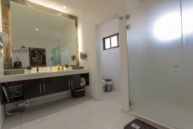 House for Sale: Lomas del Valle Condominium, Santa Ana