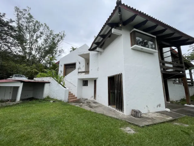 Guachipelin Escazú Fixer Upper home with views to the mountains