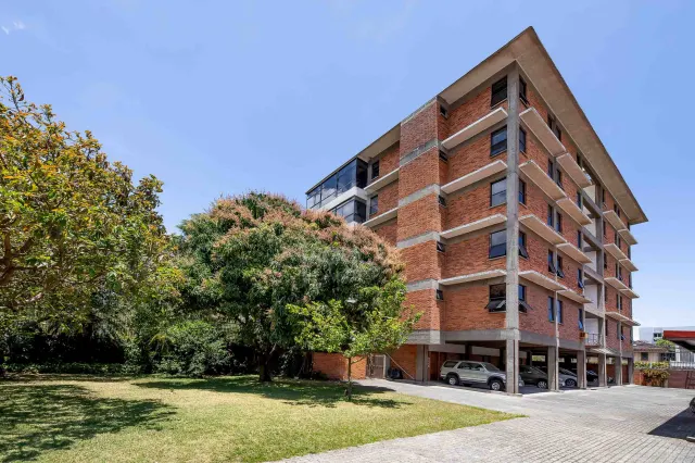 Luxury Apartment for Sale in Rohrmoser – Wraparound Balcony & Park Views