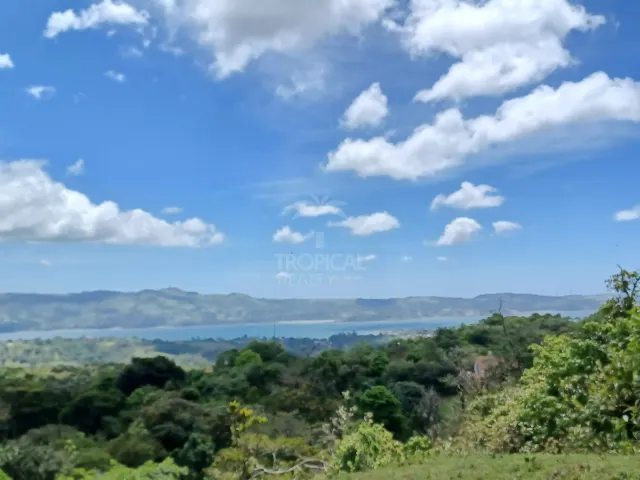 65-Acre Lakeview Property in Nuevo Arenal, Ideal for Family Residential Development