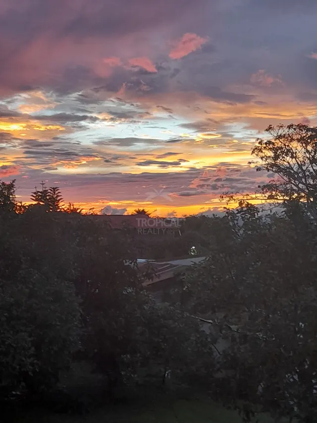 Property 2 homes, Mountain Views in San Isidro, Alajuela – Ideal Income/Hospitality or Vacation Home