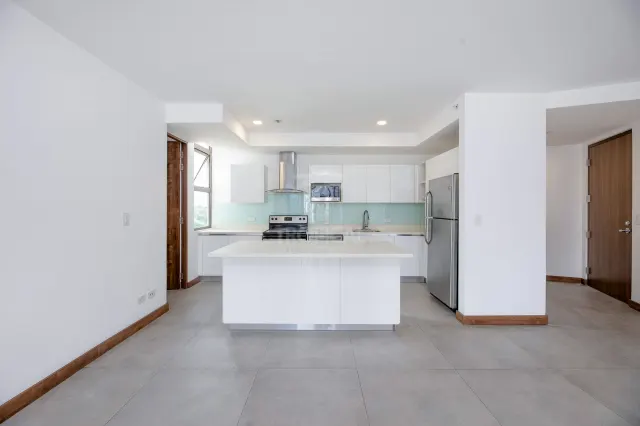 Luxury 10th Floor Condo with Panoramic Views in Nunciatura