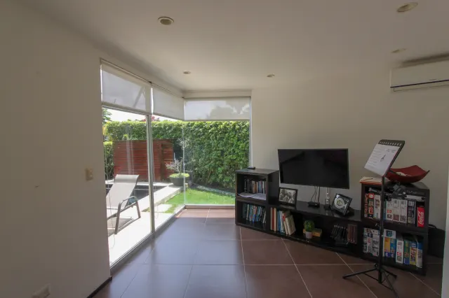 Modern Golf Course Haven: Spectacular Home in Valle del Sol, Santa Ana