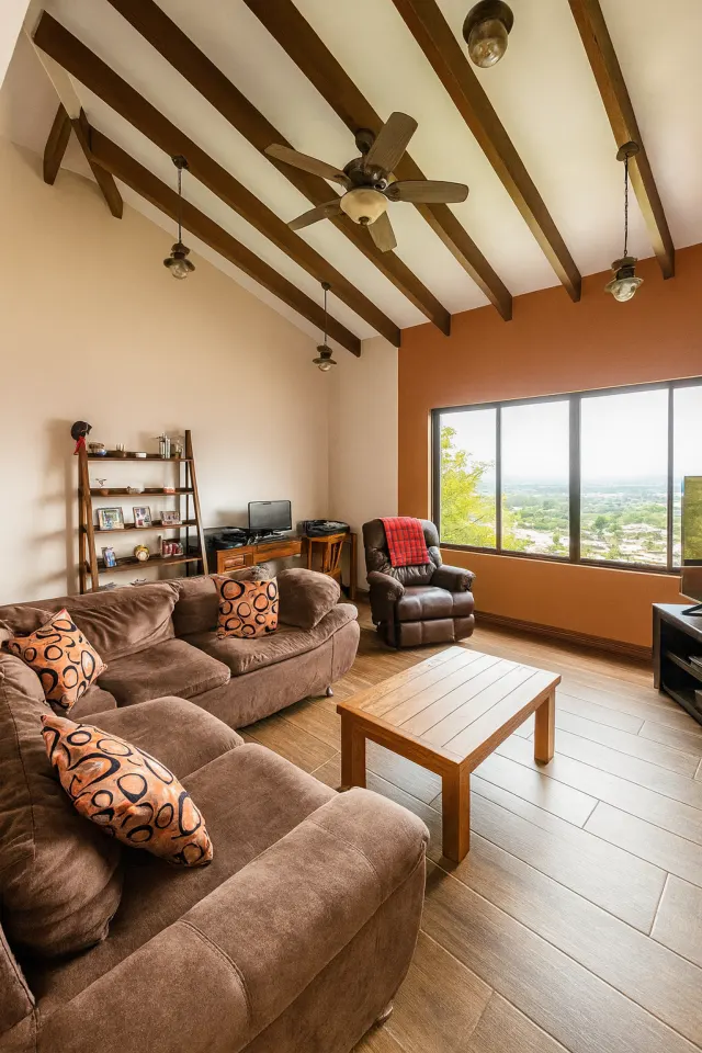 Stunning Home with Pool, Guest Apartments and Panoramic Views in Escazú