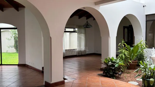 Independent Luxury Home in Los Laureles, Escazú
