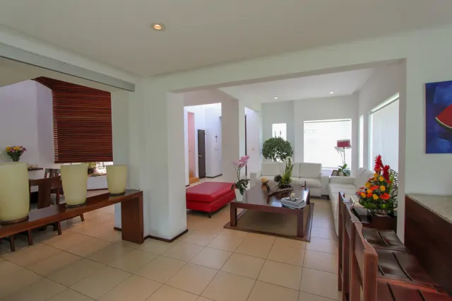 Modern Golf Course Haven: Spectacular Home in Valle del Sol, Santa Ana