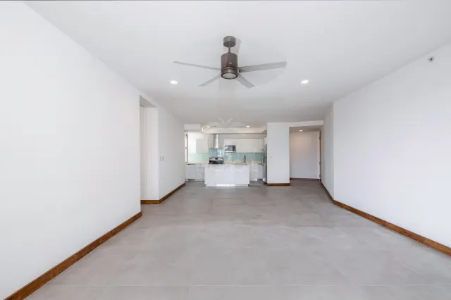 Luxury 10th Floor Condo with Panoramic Views in Nunciatura