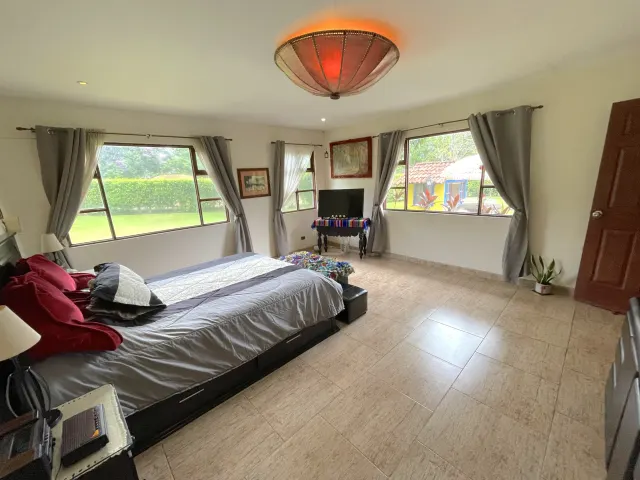 Charming Single-Story Residence in Los Reyes La Guacima: Your Ideal Home Awaits!