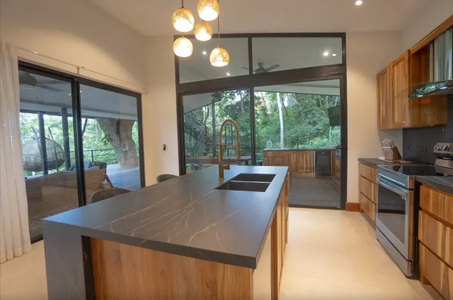 Smart Luxury Treehouse Home in Playa Órganos Paquera