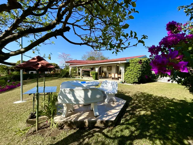 House for sale in Hacienda Los Reyes, boasting a prime location and outstanding features.