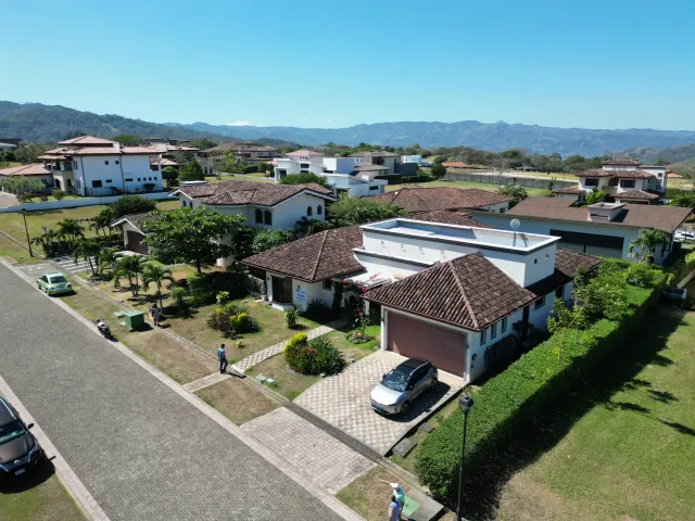 House for sale in a condominium within Ciudad-Hacienda Los Reyes