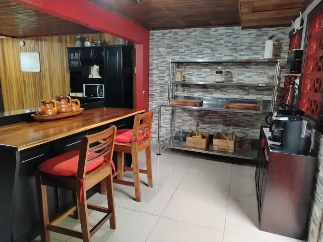 Property 2 homes, Mountain Views in San Isidro, Alajuela – Ideal Income/Hospitality or Vacation Home