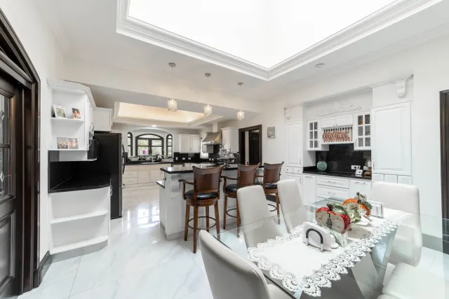 Monteran Luxury Home: Exquisite 3-Bedroom Residence