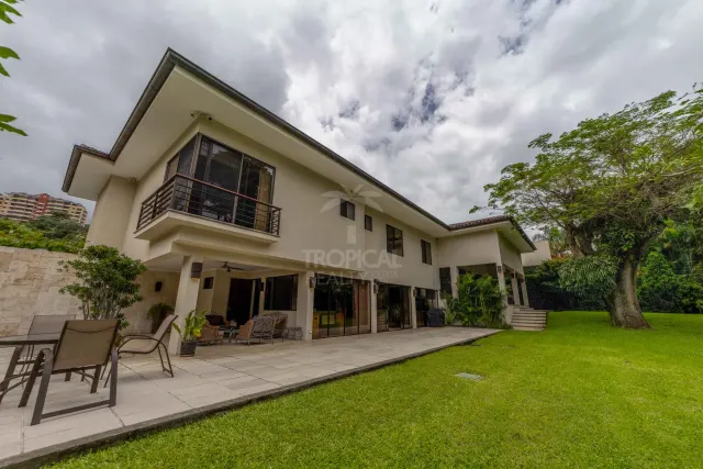 Elegance, Privacy & Comfort in the Heart of Escazú