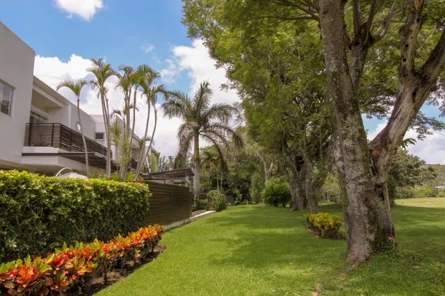 Modern Golf Course Haven: Spectacular Home in Valle del Sol, Santa Ana