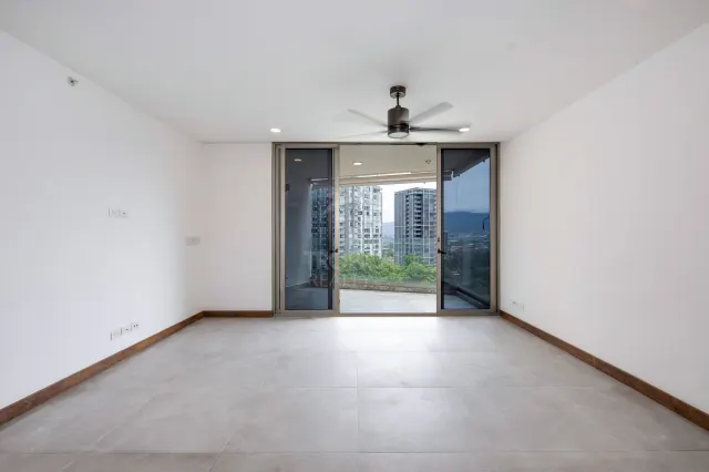 Luxury 10th Floor Condo with Panoramic Views in Nunciatura