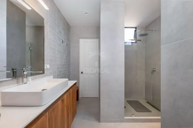 Luxury Apartment for Sale in Rohrmoser – Wraparound Balcony & Park Views