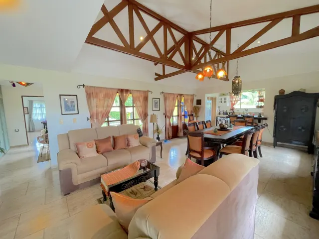 Charming Single-Story Residence in Los Reyes La Guacima: Your Ideal Home Awaits!
