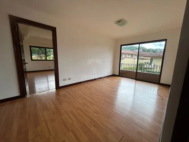 Spacious 4-Bedroom Townhouse in Villas de Valencia Condominium, Escazú