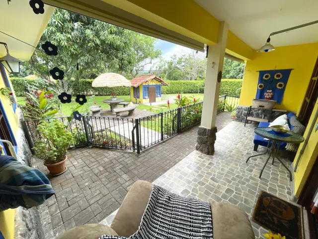 Charming Single-Story Residence in Los Reyes La Guacima: Your Ideal Home Awaits!