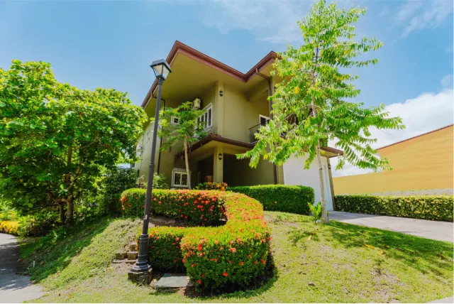 4-Bedroom Townhouse for Sale in Herradura – Reserva Las Lomas near Los Sueños Marina