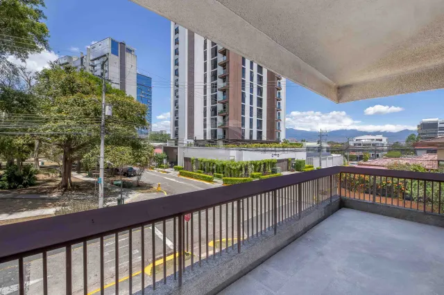 Luxury Apartment for Sale in Rohrmoser – Wraparound Balcony & Park Views