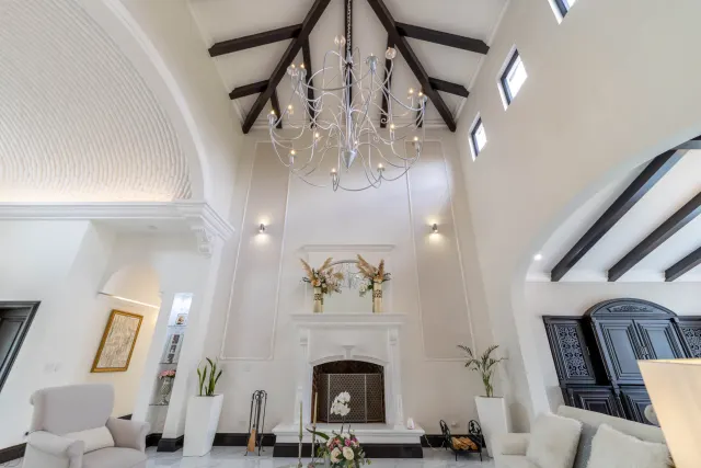 Monteran Luxury Home: Exquisite 3-Bedroom Residence