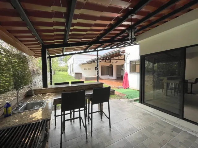 Single-story house for sale Hacienda Los Reyes