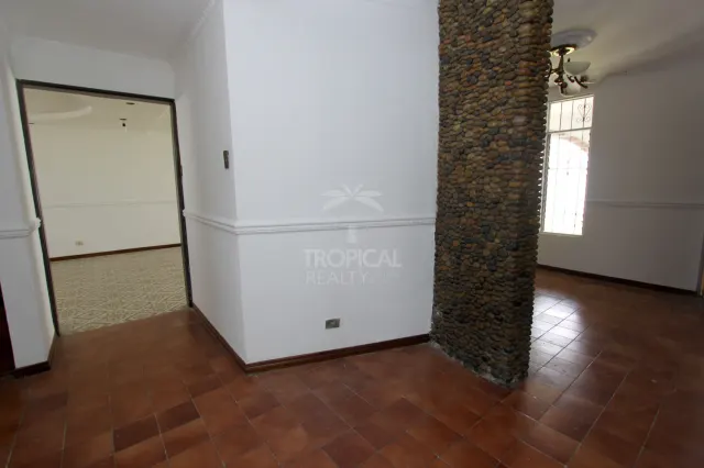 Mixed-Use Property for Sale in Sabana Sur – Spacious Layout with Outstanding Commercial Potential