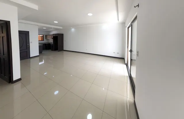 Modern 2-Bedroom Condo in Monte Blanco, Heredia