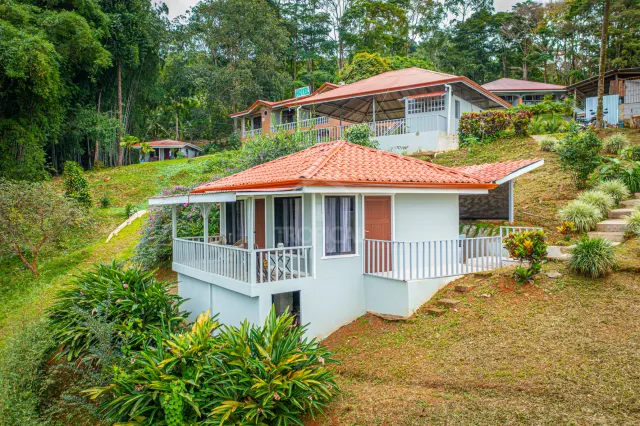Ocean-View Boutique Hotel in Dominical – 13 Turn-Key Units on 1 Hectare
