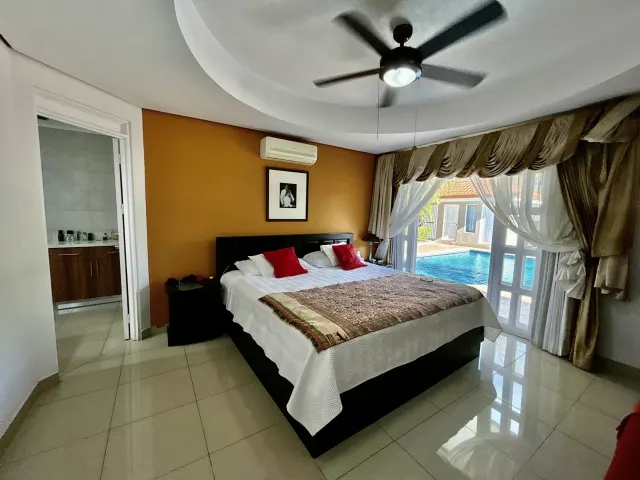 House for sale in Hacienda Los Reyes, boasting a prime location and outstanding features.