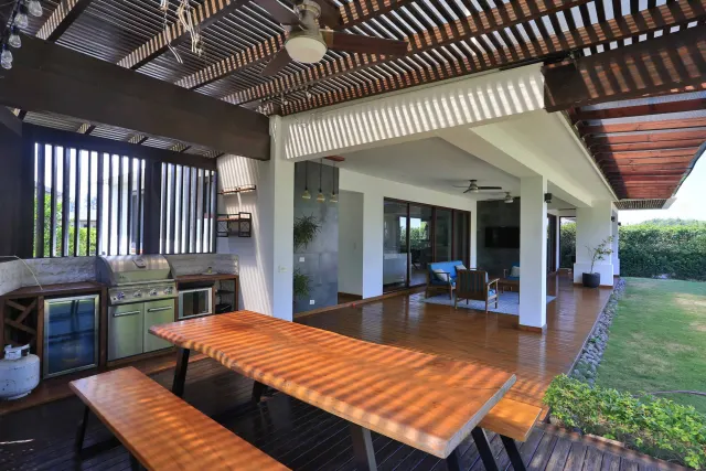 Contemporary House in Los Reyes, la Guacima for sale