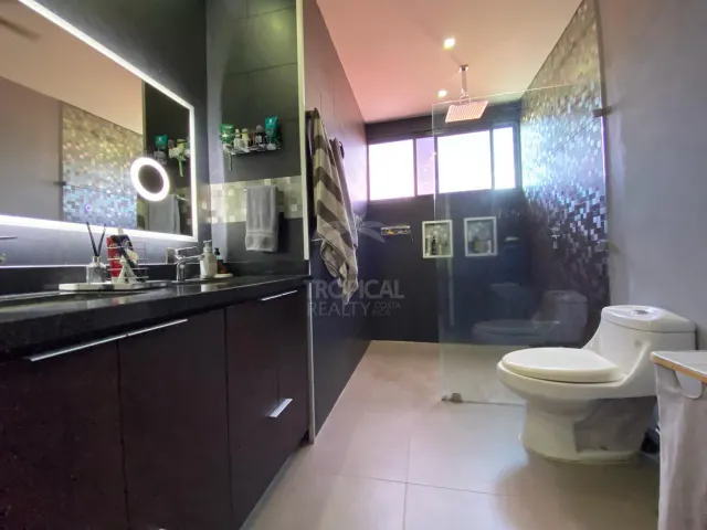 Modern Home with Private Pool in Hacienda Los Reyes