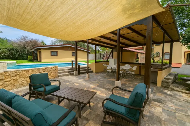 Stunning Home with Pool, Guest Apartments and Panoramic Views in Escazú
